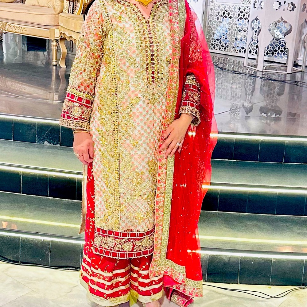 Gender: Women
Category: Clothing
Outfit Type: Eastern
Sub-Category: Kurta Set